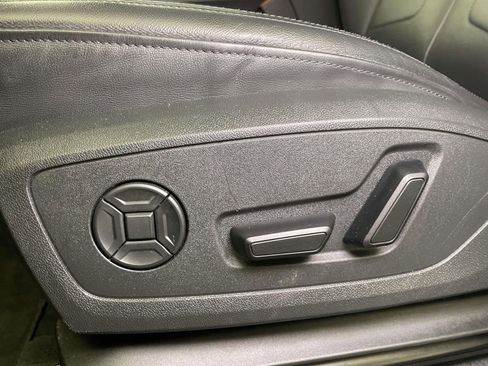 Certified 2025 Audi Q3 2.0T Premium AWD/4WD image 17