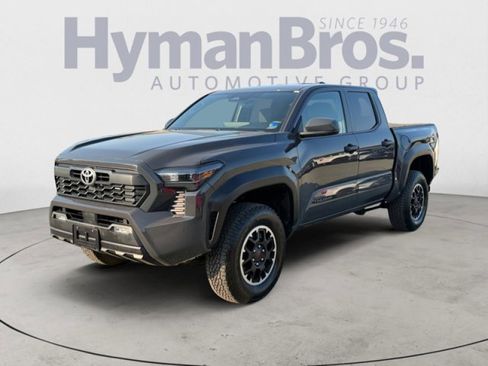 Used 2025 Toyota Tacoma TRD Off-Road AWD/4WD image 7
