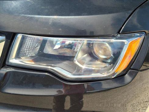 Used 2020 Jeep Grand Cherokee Limited RWD image 9