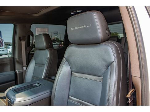 Used 2021 GMC Sierra 1500 Denali w/ Technology Package AWD/4WD image 32