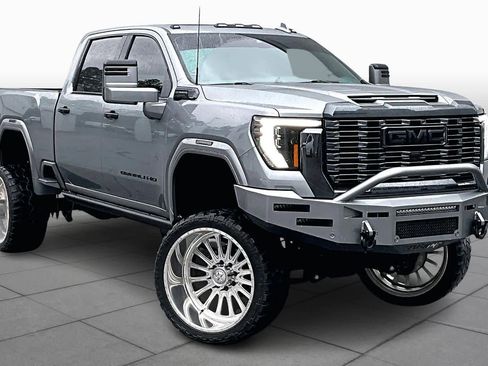 Used 2024 GMC Sierra 2500 Denali Ultimate w/ Max Trailering Package image 3