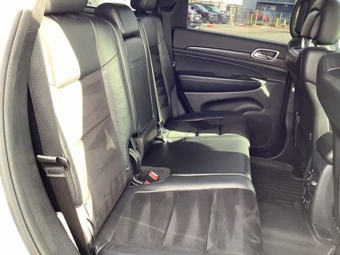 Used 2018 Jeep Grand Cherokee Altitude image 33