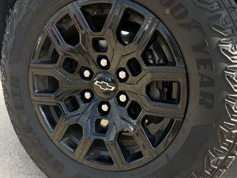 Used 2025 Chevrolet Colorado Trail Boss AWD/4WD image 11