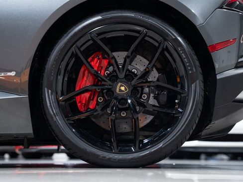Used 2015 Lamborghini Huracan LP 610-4 AWD/4WD image 13