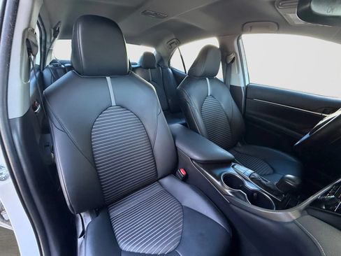 Used 2022 Toyota Camry SE w/ Convenience Package FWD image 21