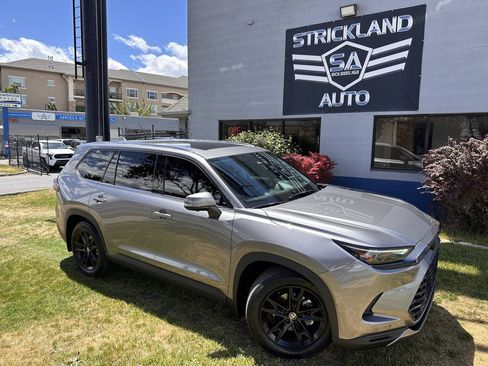 Used 2025 Toyota Grand Highlander AWD Hybrid image 2