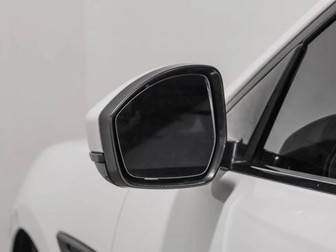 Used 2019 Jaguar F-PACE Premium image 38