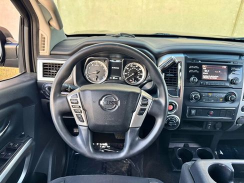 Used 2018 Nissan Titan SV AWD/4WD image 14