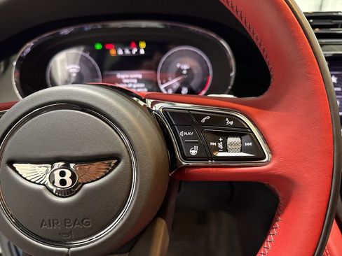 Used 2023 Bentley Bentayga image 35