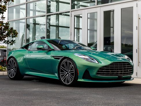 Used 2025 Aston Martin DB12 image 27