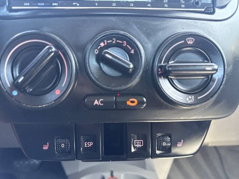Used 2007 Volkswagen Beetle Coupe w/ Package 1 FWD image 34