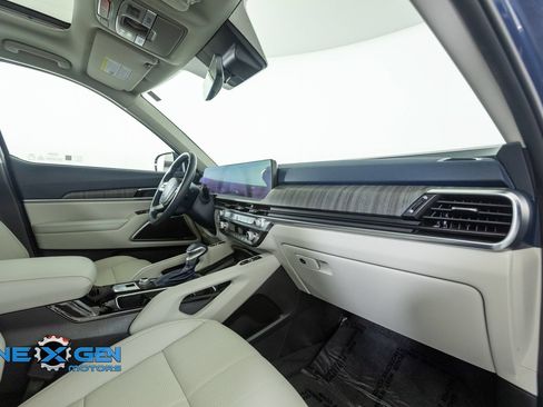 Used 2025 Kia Telluride SX w/ SX Captain's Chair Package AWD/4WD image 43
