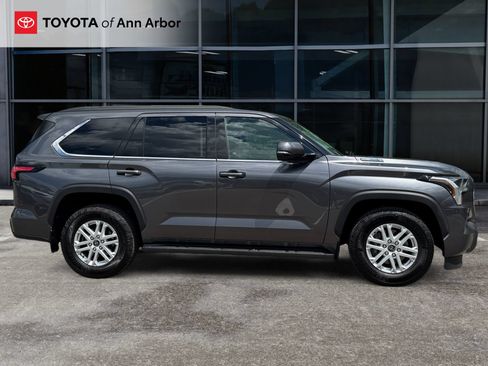 Used 2023 Toyota Sequoia SR5 w/ SR5 Premium Package AWD/4WD image 13