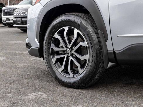 Used 2024 Toyota Corolla Cross SE image 7