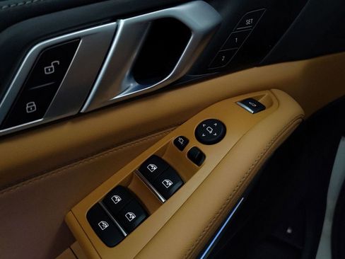 Used 2025 BMW X5 xDrive50e w/ Parking Assistance Package image 12