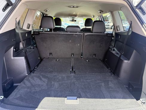 Used 2025 Volkswagen Atlas SE AWD/4WD image 17