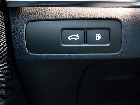 Certified 2025 Volvo XC90 T8 Plus w/ Protection Package Premier image 23