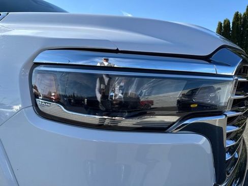 Used 2025 RAM 1500 Laramie AWD/4WD image 9