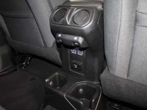 Used 2024 Jeep Wrangler Sahara image 34