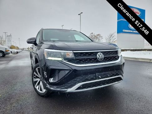 Used 2024 Volkswagen Taos SE image 10