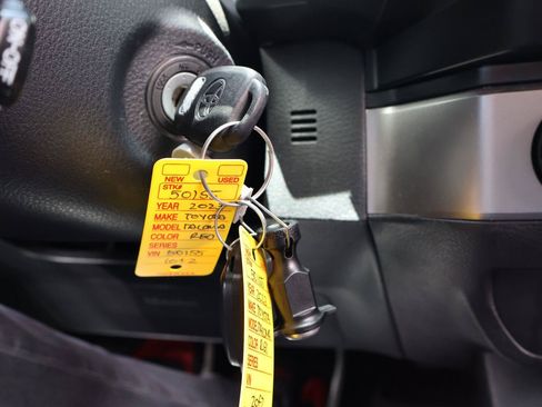 Used 2023 Toyota Tacoma SR AWD/4WD image 31