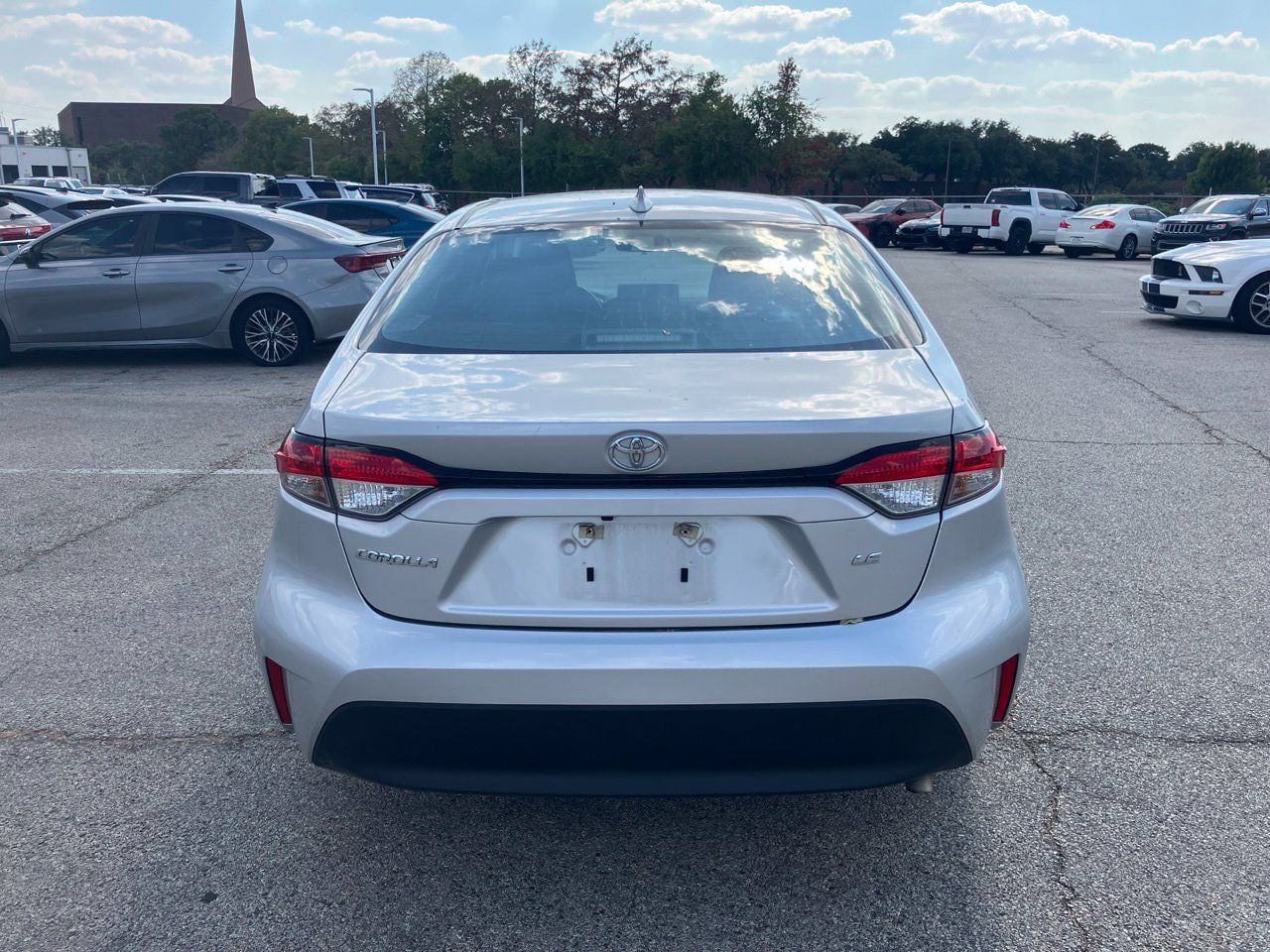 Used 2025 Toyota Corolla LE FWD image 5