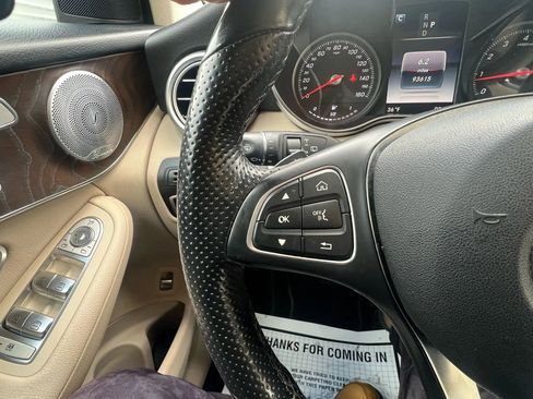 Used 2019 Mercedes-Benz GLC 300 4MATIC w/ Premium Package image 15