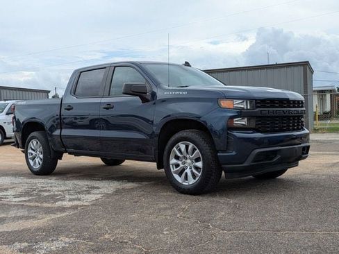 Used 2020 Chevrolet Silverado 1500 Custom w/ Custom Value Package AWD/4WD image 2