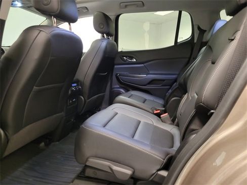 Used 2023 GMC Acadia SLT w/ Technology Package image 7