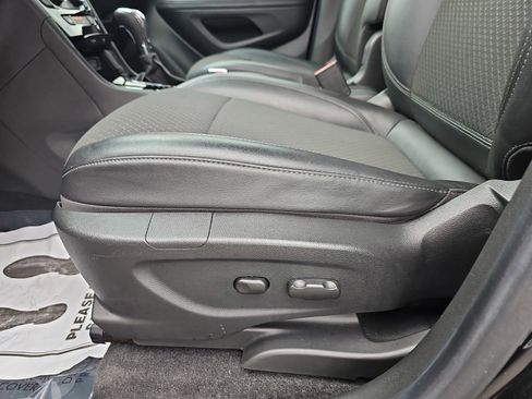 Used 2020 Buick Encore Preferred w/ Safety Package FWD image 30