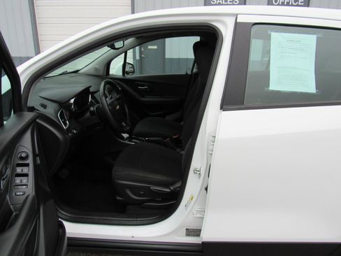 Used 2017 Chevrolet Trax LS image 13