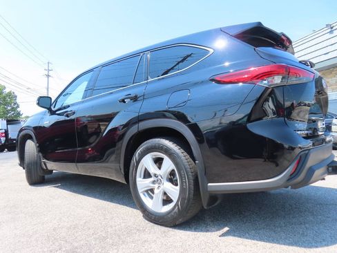 Used 2020 Toyota Highlander LE AWD/4WD image 26