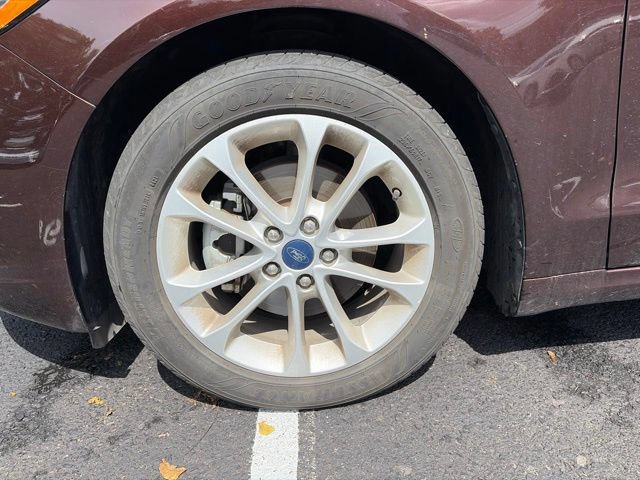 Used 2019 Ford Fusion SE FWD image 12