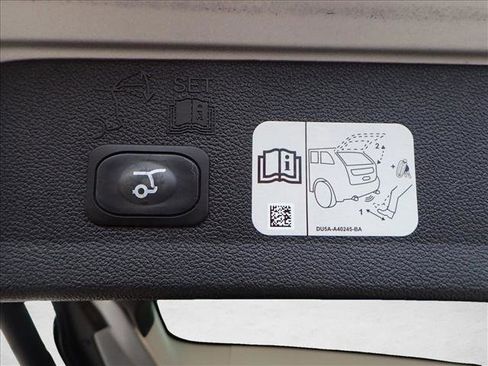 Used 2017 Ford Escape Titanium image 9