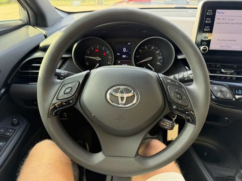 Used 2019 Toyota C-HR LE FWD image 28