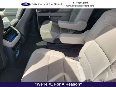Used 2024 Lincoln Navigator Premiere AWD/4WD image 27