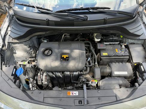 Used 2025 Kia Soul LX w/ LX Technology Package FWD image 30
