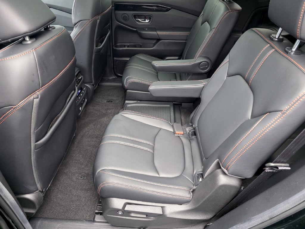Used 2025 Honda Pilot TrailSport image 14