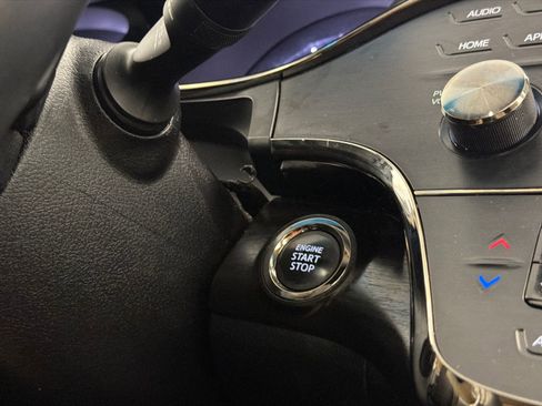 Used 2018 Toyota Avalon Limited w/ All Weather Liner Package image 26