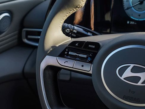 Certified 2025 Hyundai Elantra SEL image 19