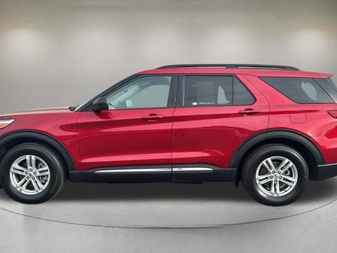 Certified 2023 Ford Explorer XLT image 5