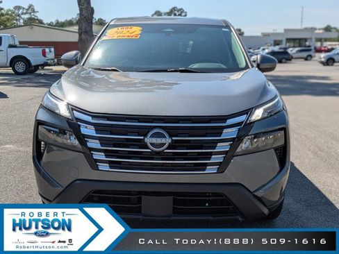 Used 2024 Nissan Rogue SV AWD/4WD image 3