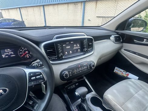 Used 2019 Kia Sorento FWD image 19