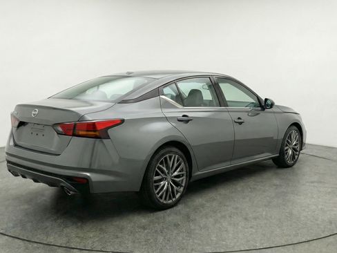 Used 2025 Nissan Altima 2.5 SV image 9