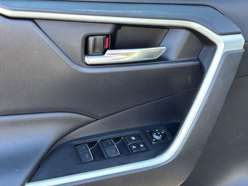 Used 2022 Toyota RAV4 XLE w/ Convenience Package image 16