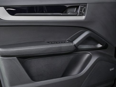 New 2026 Porsche Cayenne Coupe AWD/4WD image 6
