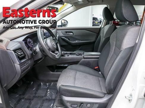 Used 2022 Nissan Rogue SV image 22