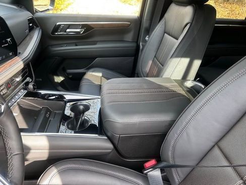 New 2026 Chevrolet Suburban High Country AWD/4WD image 9