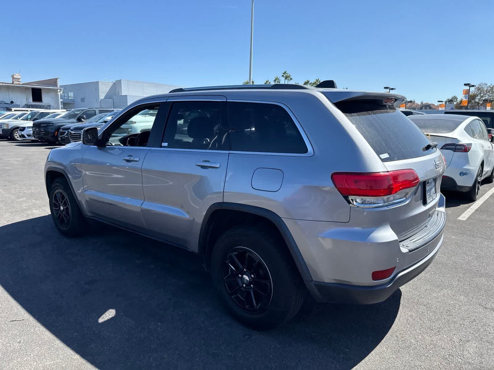 Used 2018 Jeep Grand Cherokee Laredo RWD image 25