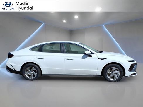 New 2026 Hyundai Sonata SE image 2